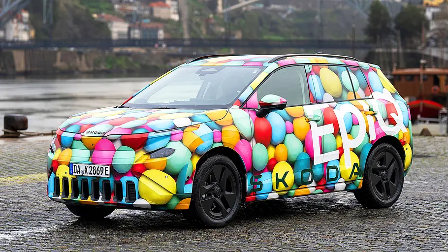 Skoda Epiq (2026) Blick von schräg vorne auf den Skoda Epiq (2026).