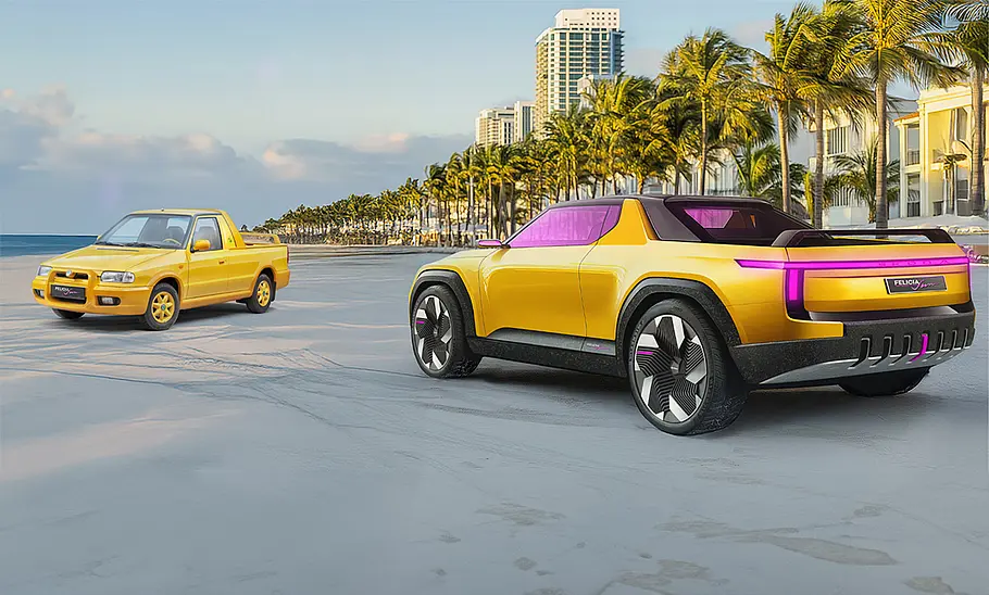 Skoda Felicia Fun im Modern-Solid-Look Der originale Skoda Felicia Fun (links, von schräg vorne fotografiert) trifft auf den Skoda Felicia Fun im Modern-Solid-Look (rechts, von schräg hinten fotografiert) von 2025.