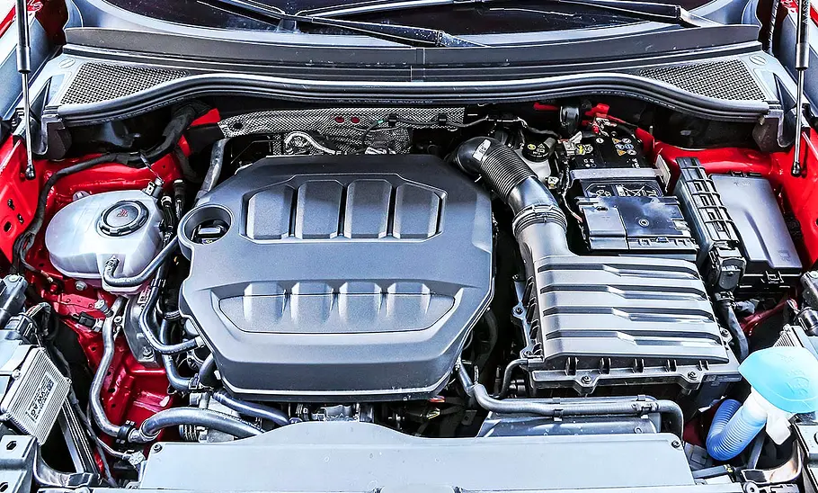 Blick in den Motorraum des Skoda Kodiaq RS (2025).