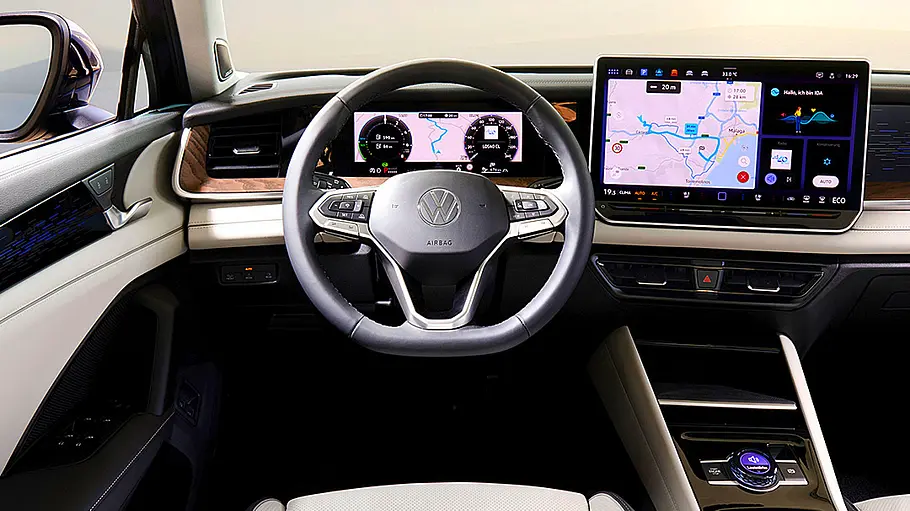 VW Tayron Das Cockpit des VW Tayron.