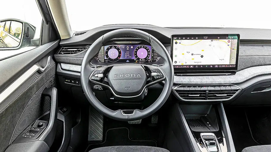 Skoda Octavia Blick auf die Armaturenlandschaft im Cockpit des Skoda Octavia.