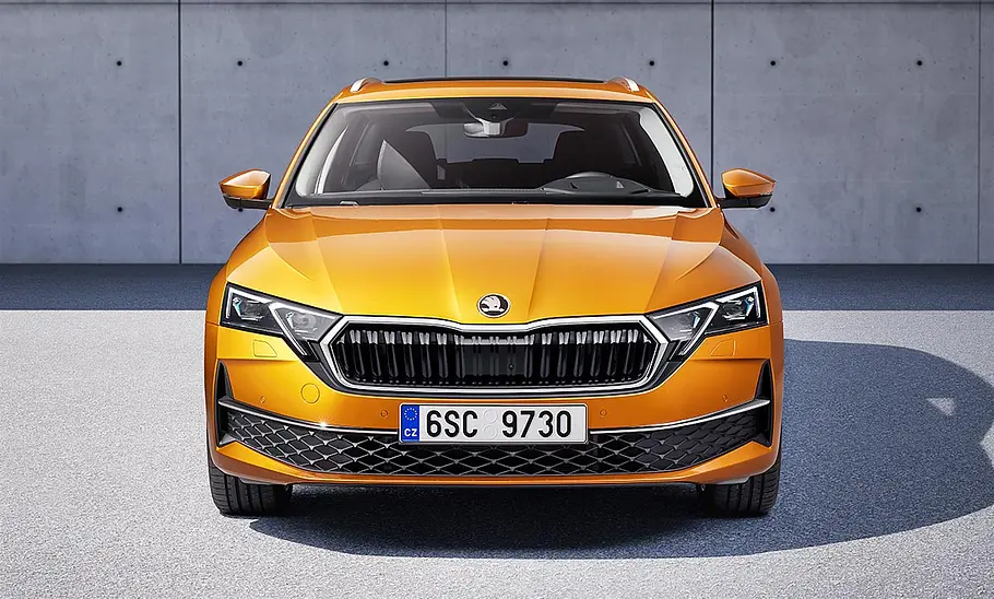 Skoda Octavia Combi Facelift (2024) Das Skoda Octavia Combi Facelift (2024) von vorne fotografiert.