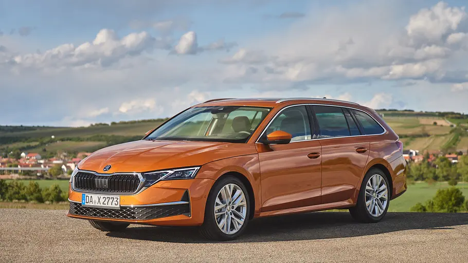 Skoda Octavia Leasing Der Skoda Octavia Combi statisch von schräg vorne links.