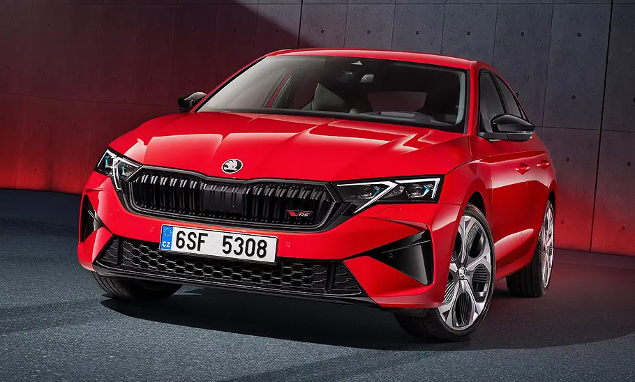 Skoda Octavia RS Facelift (2024) Das Skoda Octavia RS Facelift (2024) von schräg vorne fotografiert.