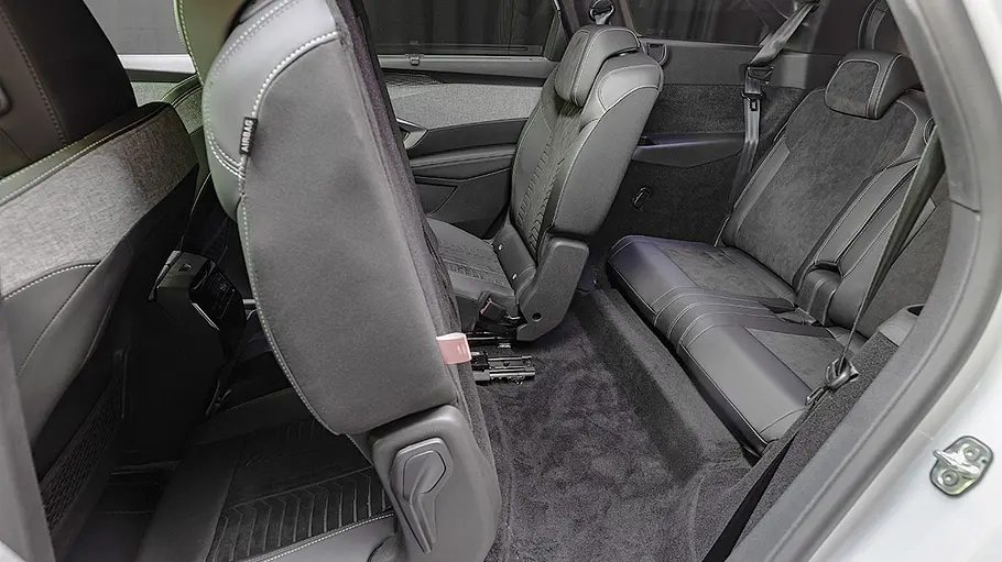 Die umgeklappte zweite Sitzreihe des Peugeot E-5008.