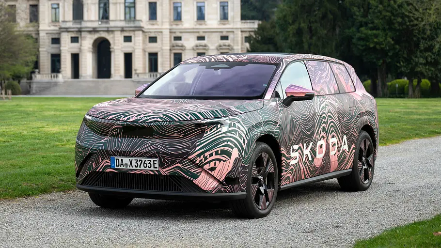 Der Skoda Peaq, statisch von vorne fotografiert.