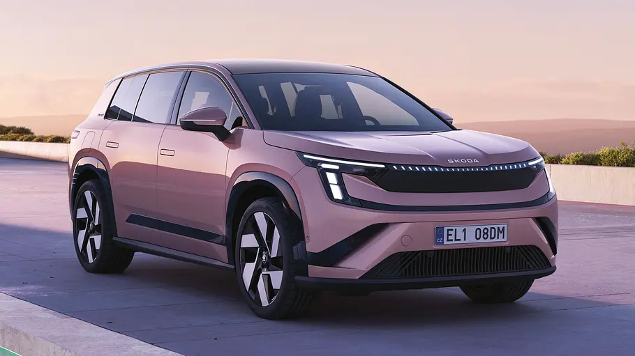 Der Skoda Peaq, statisch von vorne rechts fotografiert.