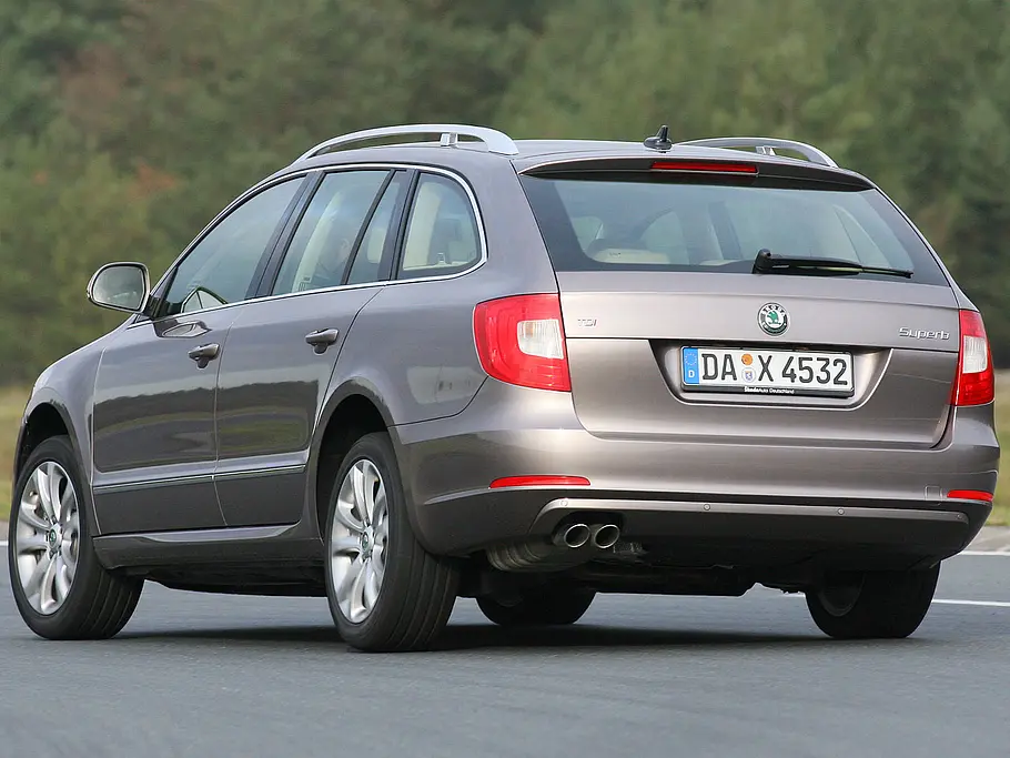 Skoda Superb Combi 2.0 TDI (DSG) Heckansicht
