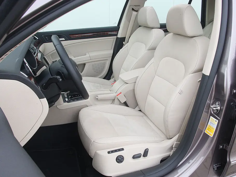 Skoda Superb Combi 2.0 TDI (DSG) komfortable Sitze