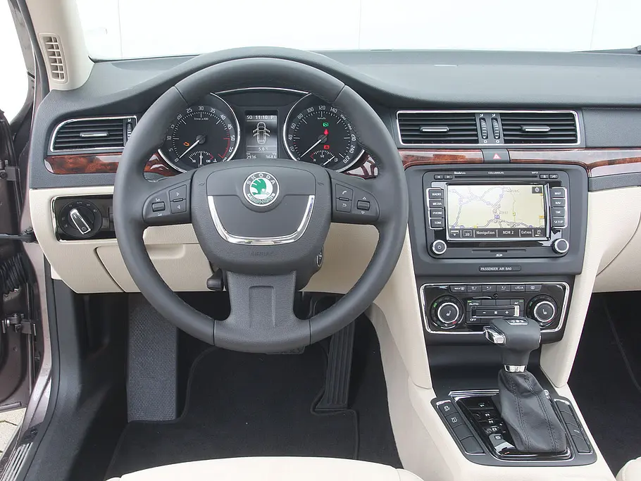 Skoda Superb Combi 2.0 TDI (DSG) Cockpit