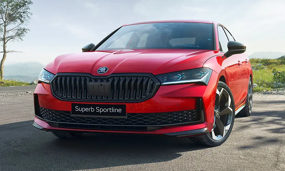 Skoda Superb Sportline; stehend; Limousine; Frontansicht