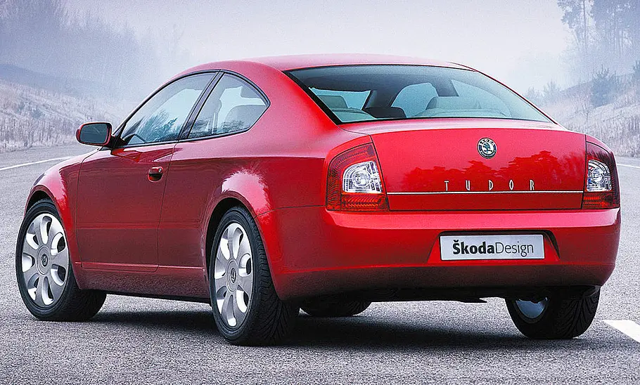 Skoda Tudor (2002) Der Skoda Tudor (2002) stehend von schräg hinten.