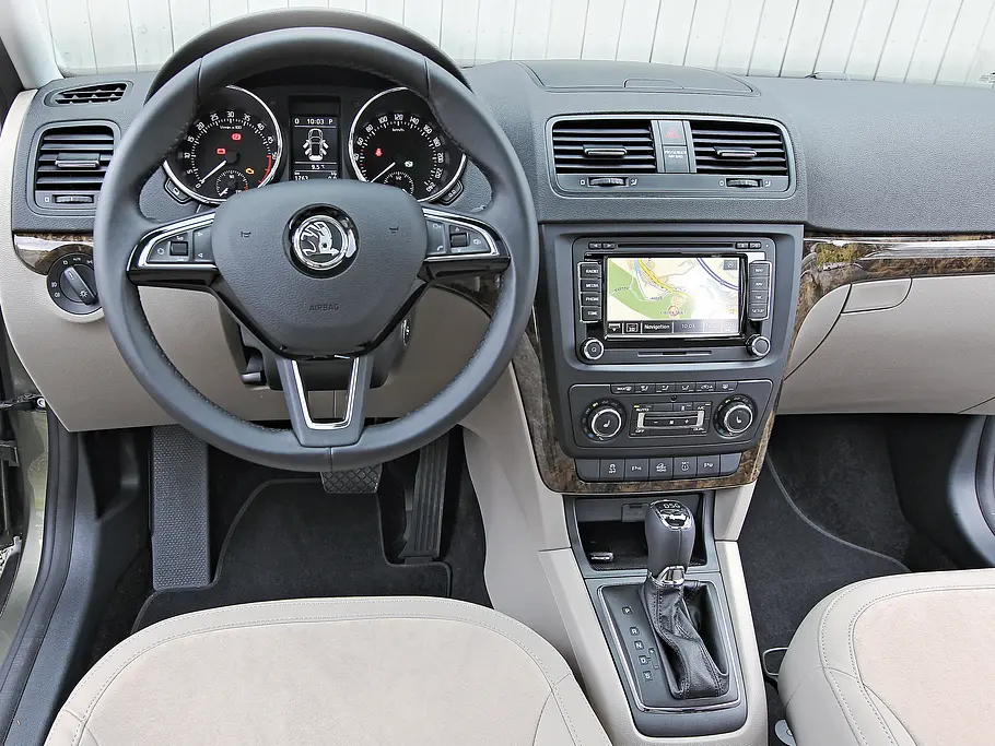 Skoda Yeti 2.0 TDI 4x4 Bilder technische Daten Fahrbericht Kompakt-SUV Cockpit