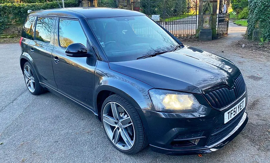 Der Skoda Yeti mit Fünfzylinder stehend von schräg vorne