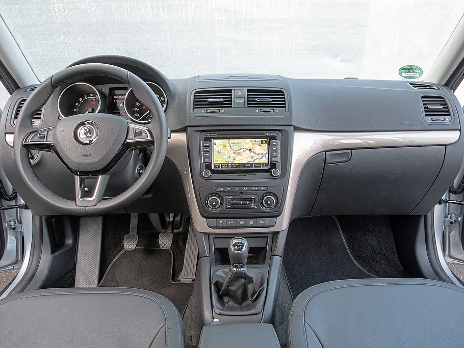 Skoda Yeti 2.0 TDI 4x4 Kompakt-SUV Vergleich Bilder technische Daten Cockpit