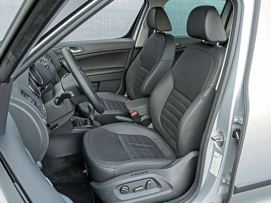 Skoda Yeti 2.0 TDI 4x4 Kompakt-SUV Vergleich Bilder technische Daten Sitze