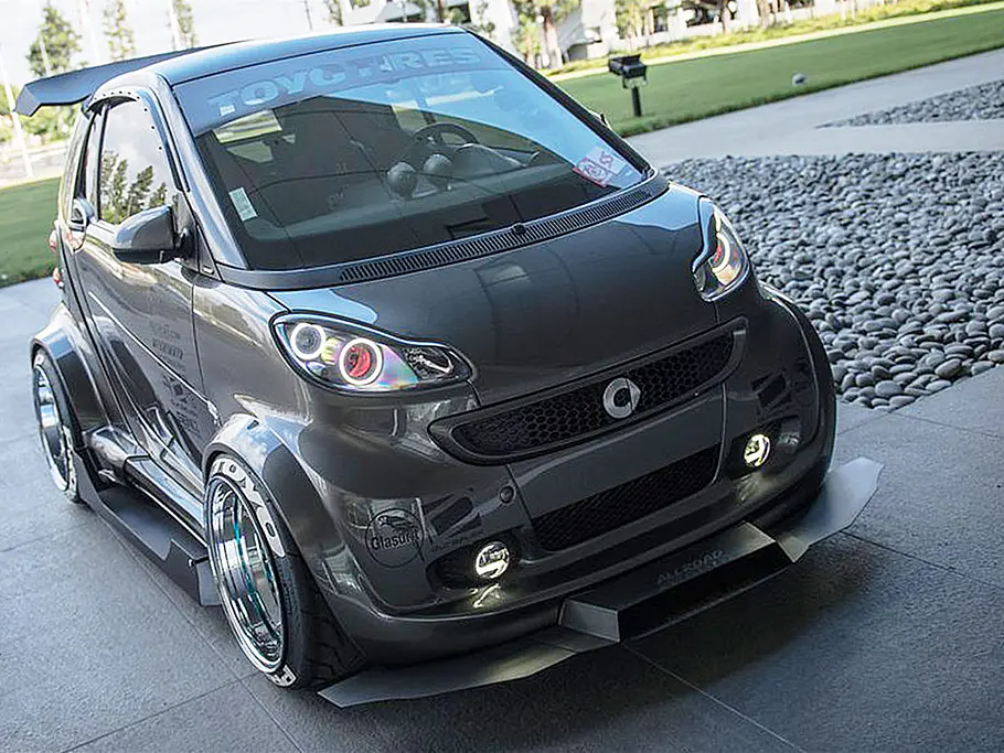 Der Smart Fortwo von Autokonexion stehend von vorne