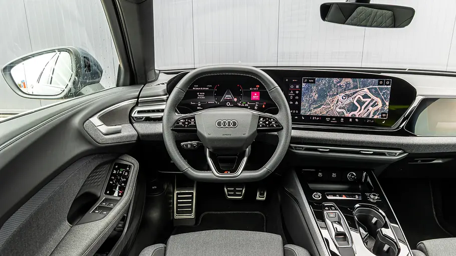 Sommerreifen-Test 2026 Das Cockpit des Audi A5 TFSI.