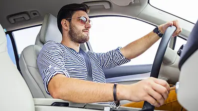 Sonnenbrille zum Autofahren: Wichtige Tipps! - Foto: Imago