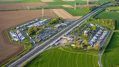 Spritpreis auf der Autobahn deutlich teurer - Foto: Imago