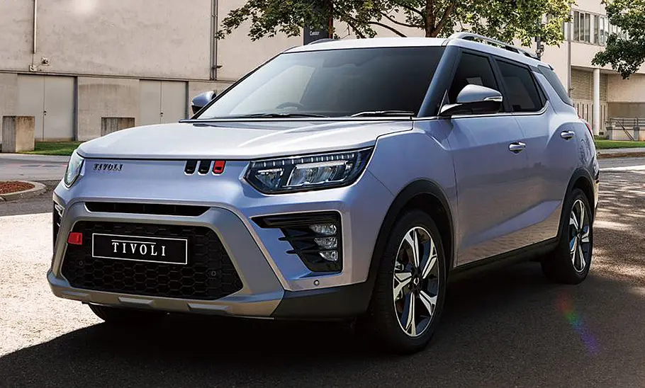 Das KGM Tivoli Facelift (2024), statisch von vorne links fotografiert.