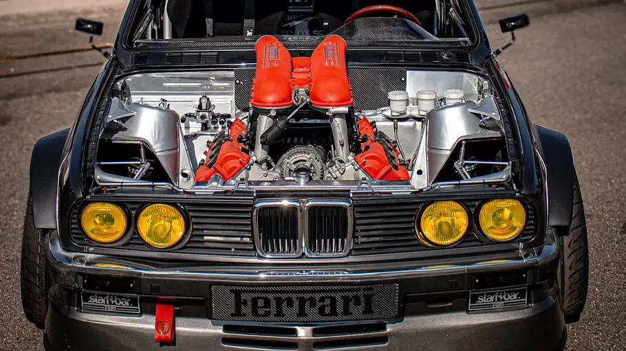 Starfobar BMW E30 mit Ferrari-V8 Starfobar BMW E30 mit Ferrari-V8, fotografiert von vorne.
