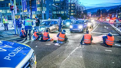 Straßenblockaden für den Klimaschutz: Umfrage - Foto: IMAGO / onw-images