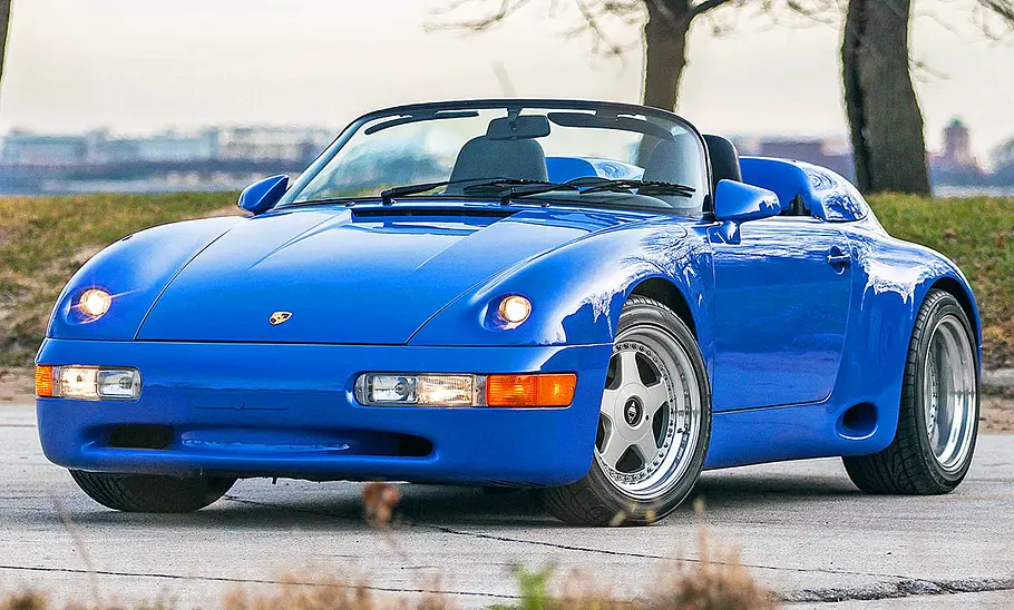 Porsche 911 Strosek Mega Speedster Der Porsche 911 Strosek Mega Speedster stehend von schräg vorne