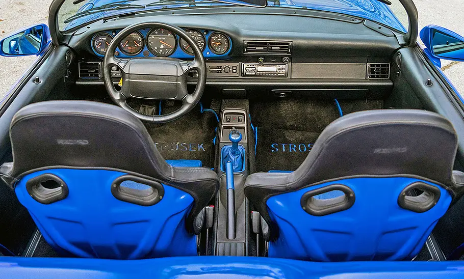 Porsche 964 Strosek Mega Speedster Das Cockpit des Porsche 911 Strosek Mega Speedster