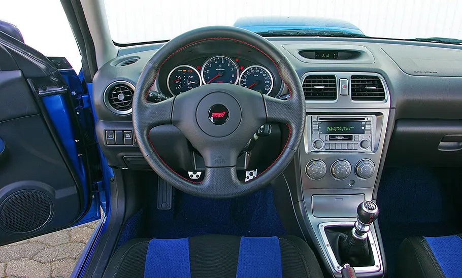 Subaru Impreza WRX STI Das Cockpit des Subaru Impreza WRX STI.
