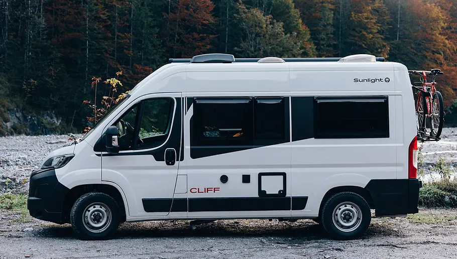 Sunlight Cliff 540 Die Außenaufnahme zeigt den Sunlight Cliff 540 von der Seite.