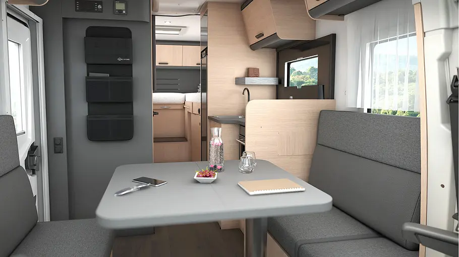 Sunliving S 72 DL Durchsicht durch den Wohnraum des Sunliving S 72 DL mit Blick in Richtung Heck.