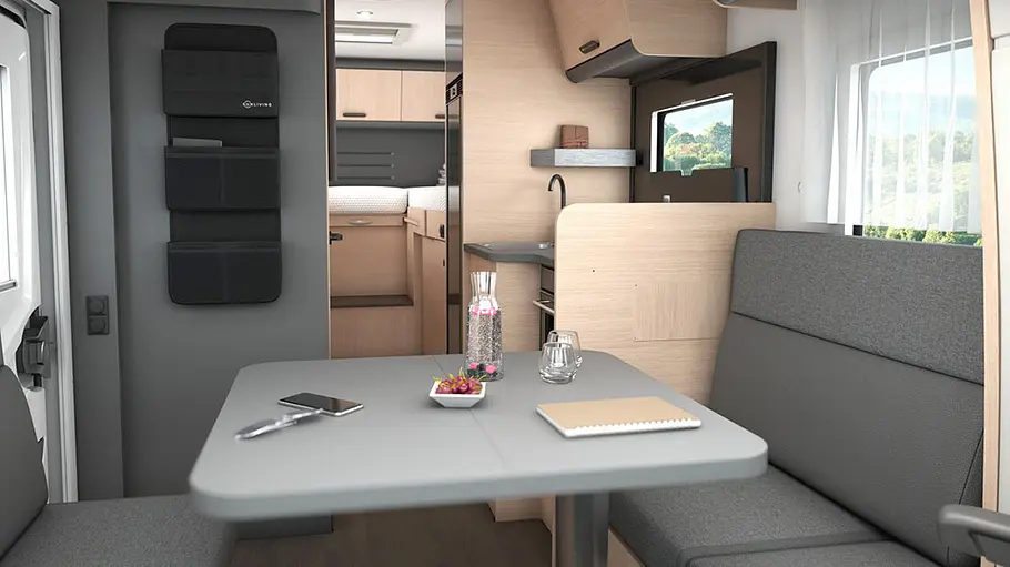 Sunliving S 72 DL Durchsicht durch den Wohnraum des Sunliving S 72 DL mit Blick in Richtung Heck.