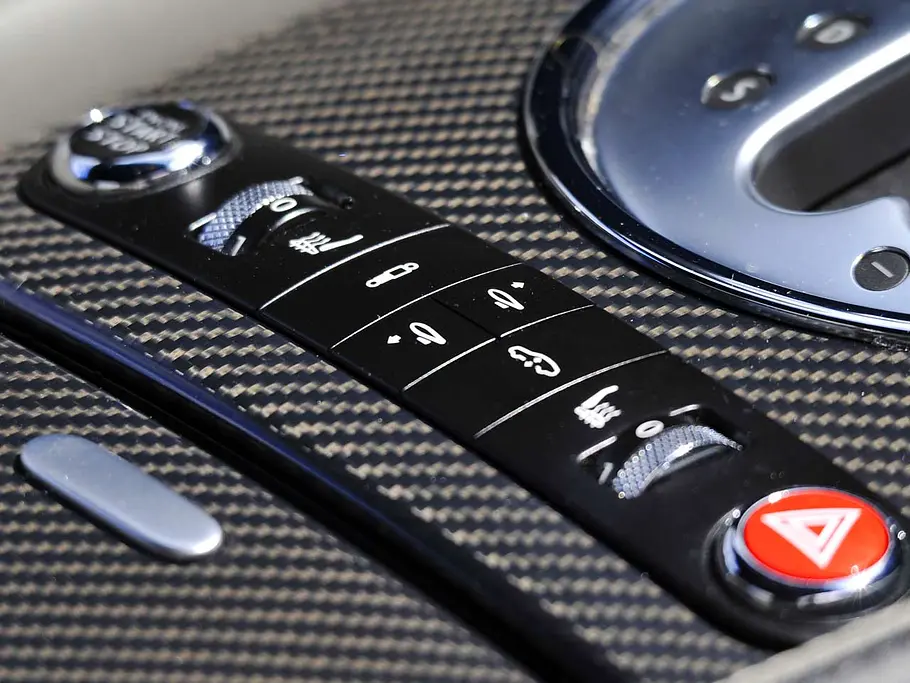 Bentley Continental Supersports Bentley Continental Supersports: Bedienelemente an der Mittelkonsole