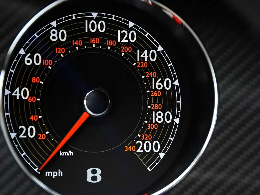 Bentley Continental Supersports Bentley Continental Supersports: große Geschwindigkeitsanzeige