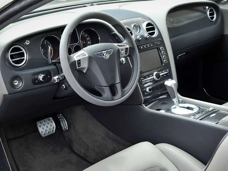 Bentley Continental Supersports Bentley Continental Supersports: Cockpit mit Karbonelementen