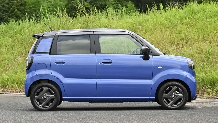 Suzuki e Sky Der Suzuki e Sky statisch im Profil.
