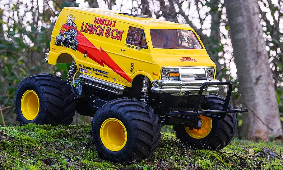Das Bild zeigt den Tamiya Lunch Box stehen von schräg vorne rechts fotografiert.