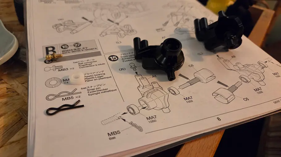 Der Aufbau des Tamiya Mini MB-01 im Test. 