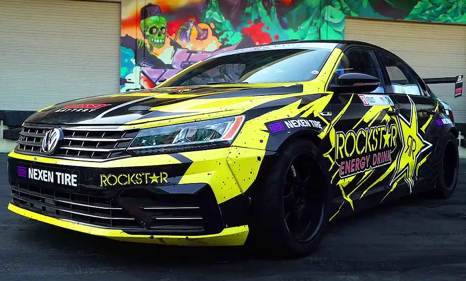VW Passat von Tanner Foust Der VW Passat von Tanner Foust stehend von schräg vorne.