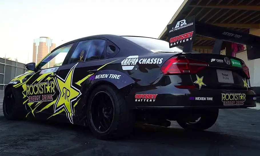 VW Passat von Tanner Foust Der VW Passat von Tanner Foust stehend von schräg hinten.