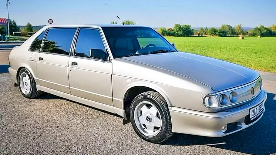 Tatra T700 (1996) Der Tatra T700 (1996) stehend von schräg vorne