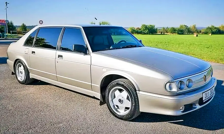 Tatra T700 (1996) Der Tatra T700 (1996) stehend von schräg vorne