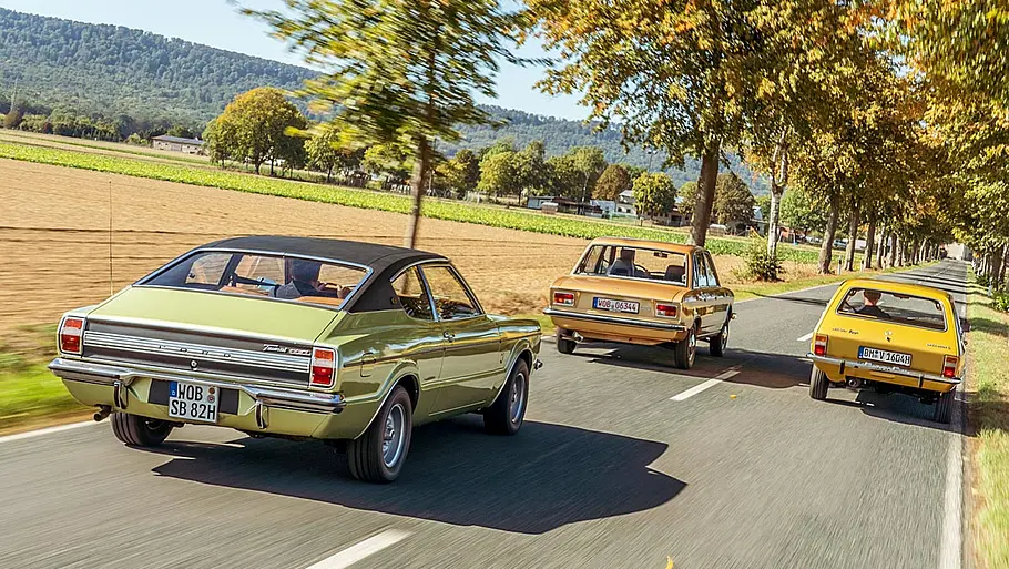 Ford Taunus, VW K70 und Opel Ascona fahrend von hinten