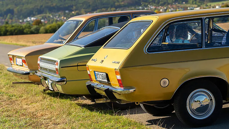 Die Hecks von VW K70, Ford Taunus und Opel Ascona