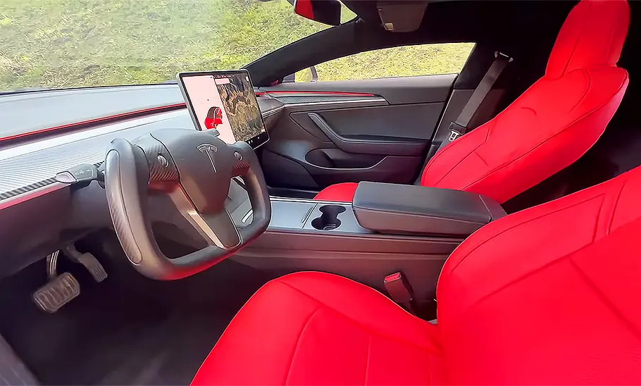 Blick in den Innenraum des Tesla CyberRoadster.