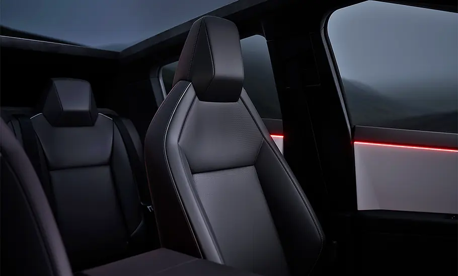 Tesla Cybertruck (2023) Der Fahrersitz des Tesla Cybertruck (2023).