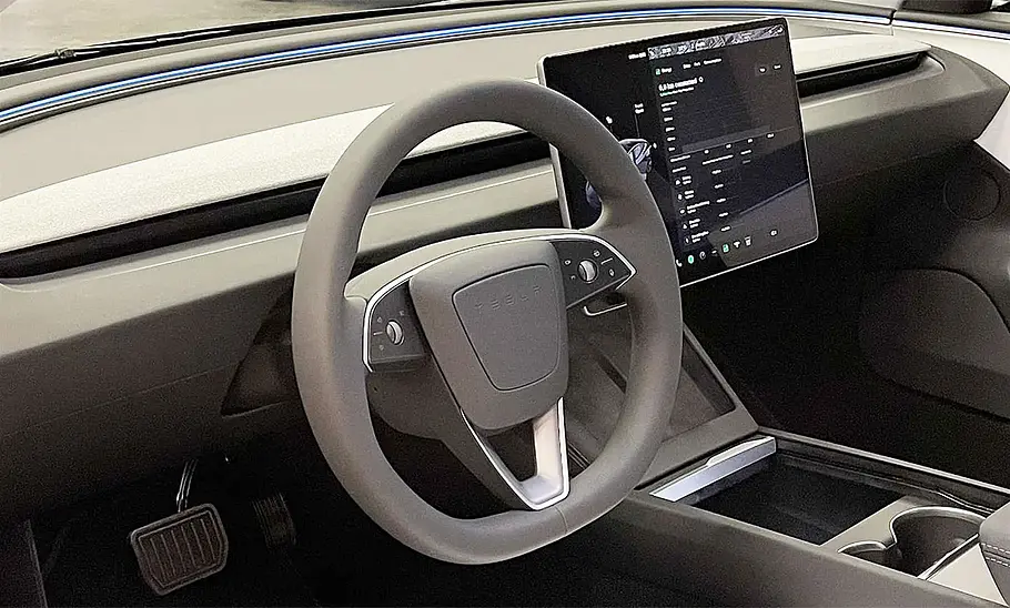 Das Cockpit des Tesla Model 3 Facelift (2023).