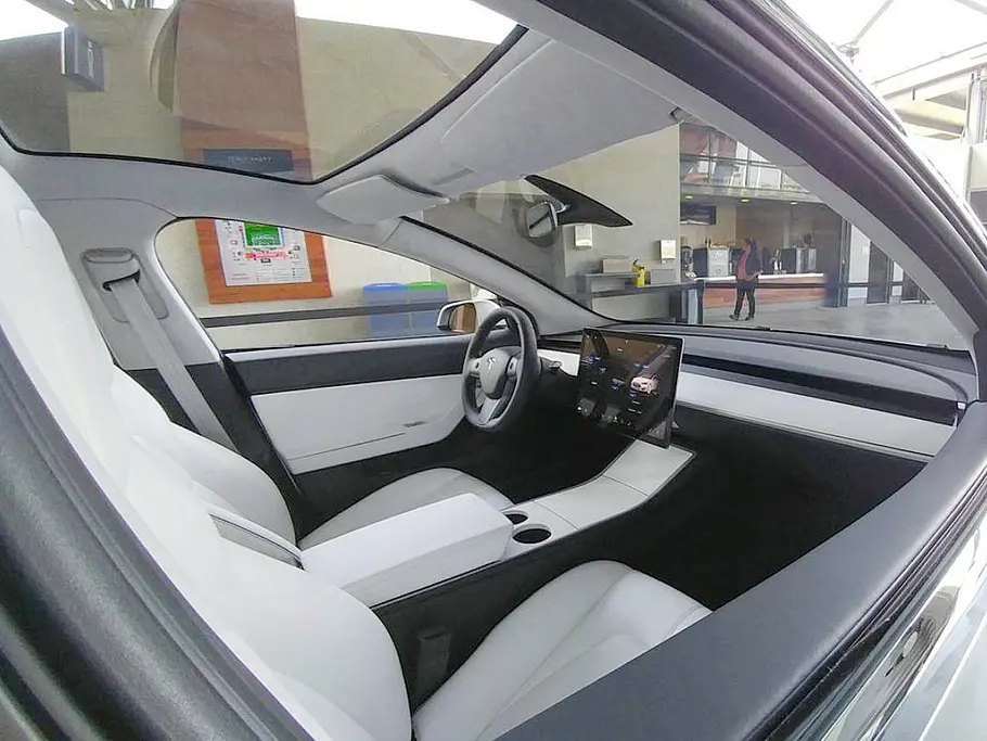Tesla Model 3 (2018) Tesla Model 3 (2017)