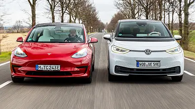 Tesla Model 3/VW ID.3 - Foto: Frank Ratering